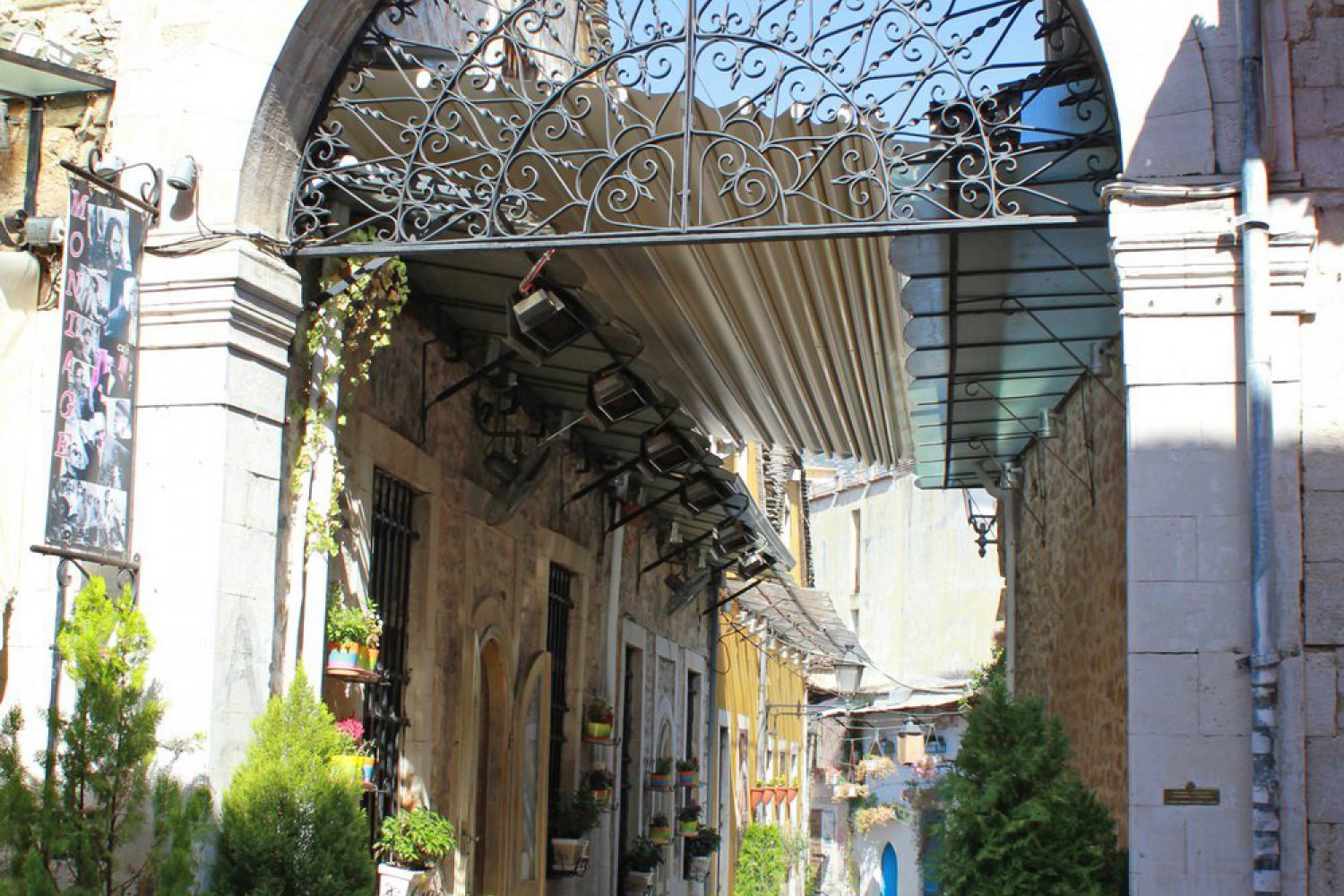 The galleries of Anexartisias street